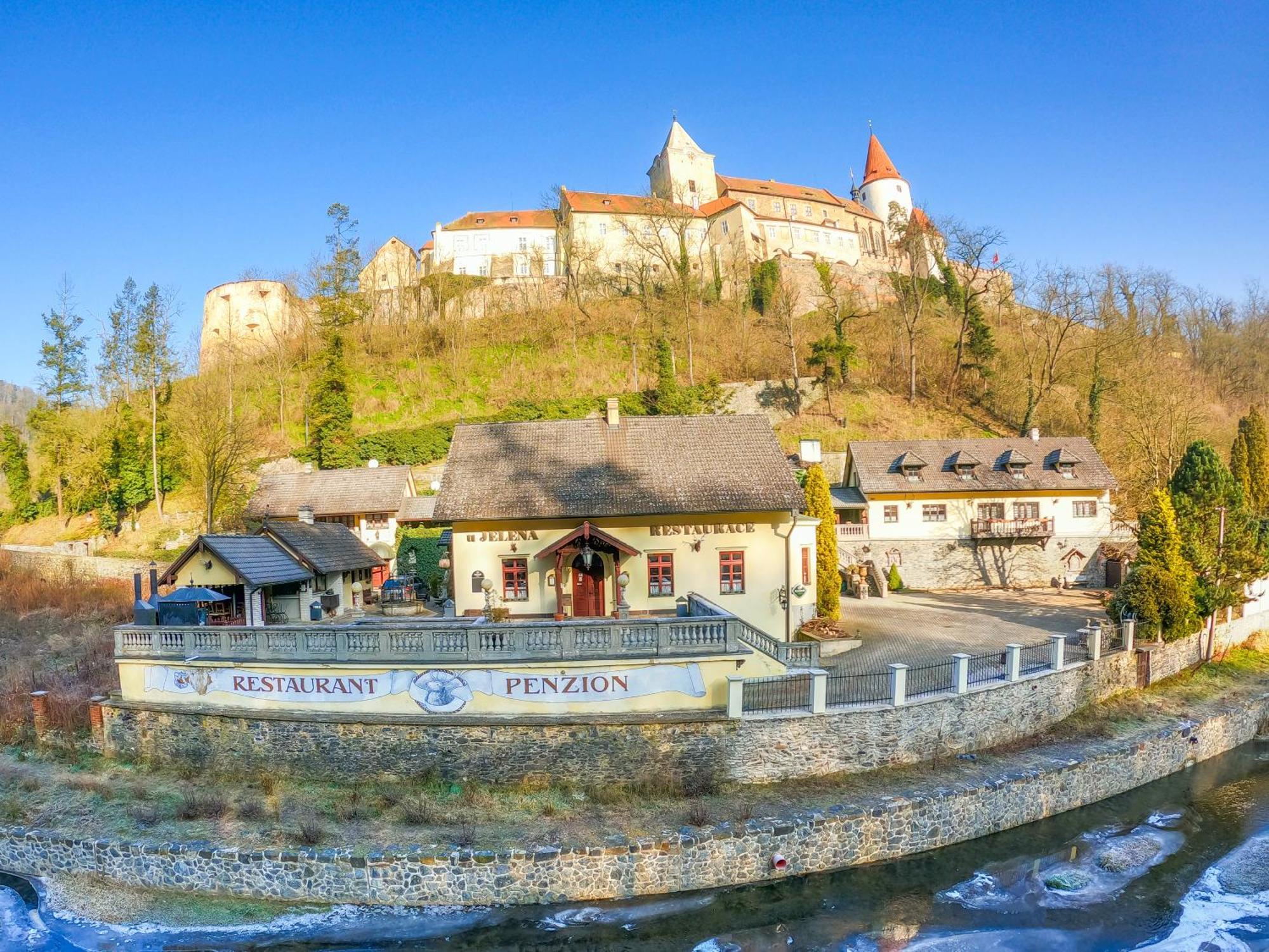 Resort U Jelena Křivoklát エクステリア 写真