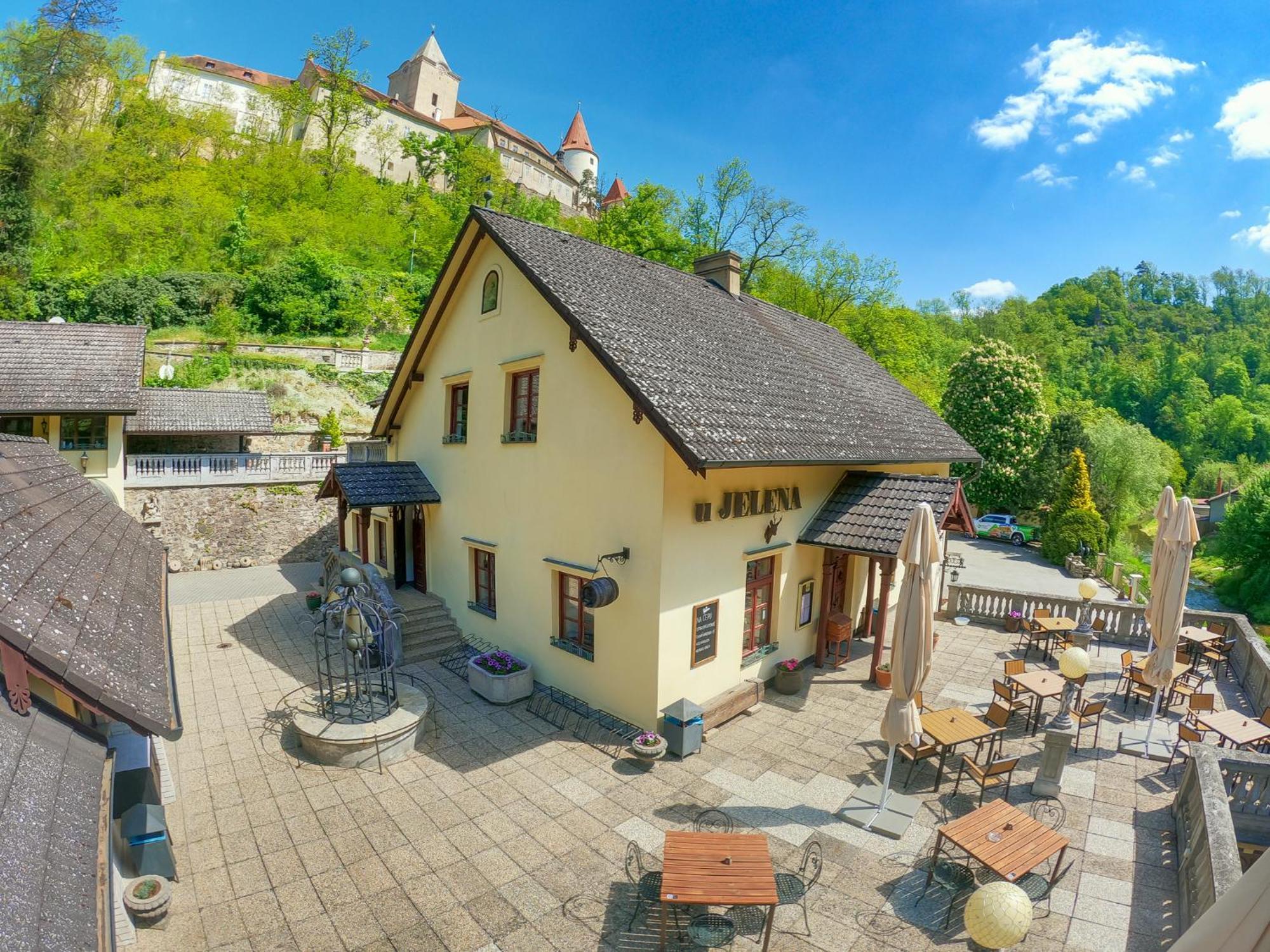 Resort U Jelena Křivoklát エクステリア 写真