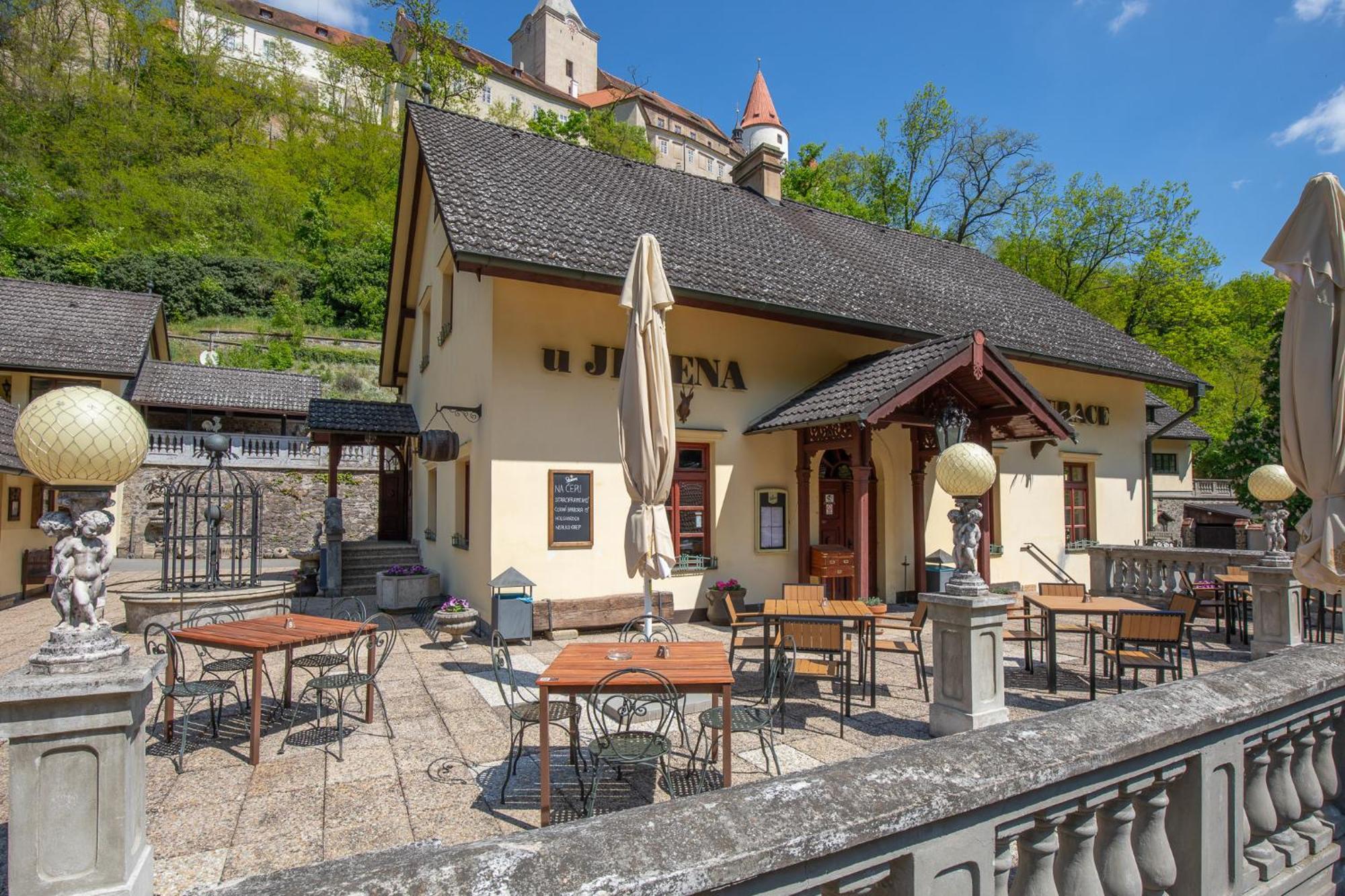 Resort U Jelena Křivoklát エクステリア 写真